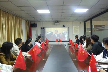 10.16我院組織師生收看中國(guó)共產(chǎn)黨第二十次全國(guó)代表大會(huì)開幕會(huì)1